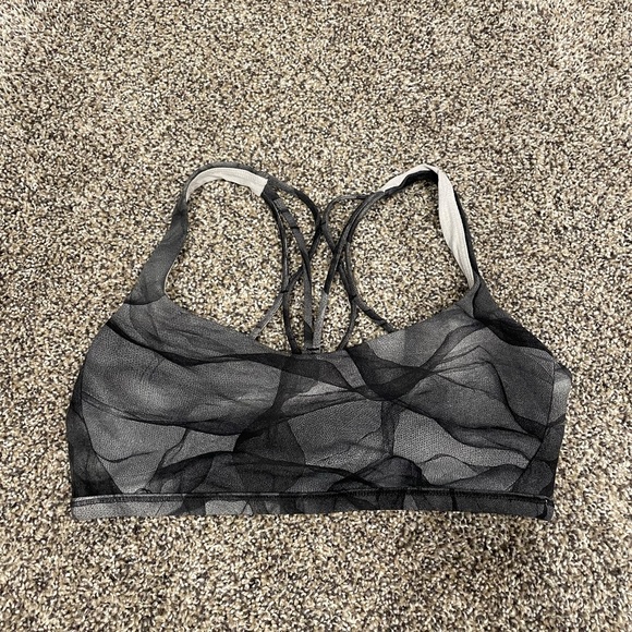 lululemon athletica Other - lululemon free to be bra black and white size 6
